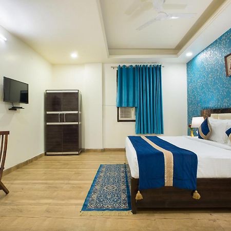 The Alpino Hotel New Delhi Exterior photo
