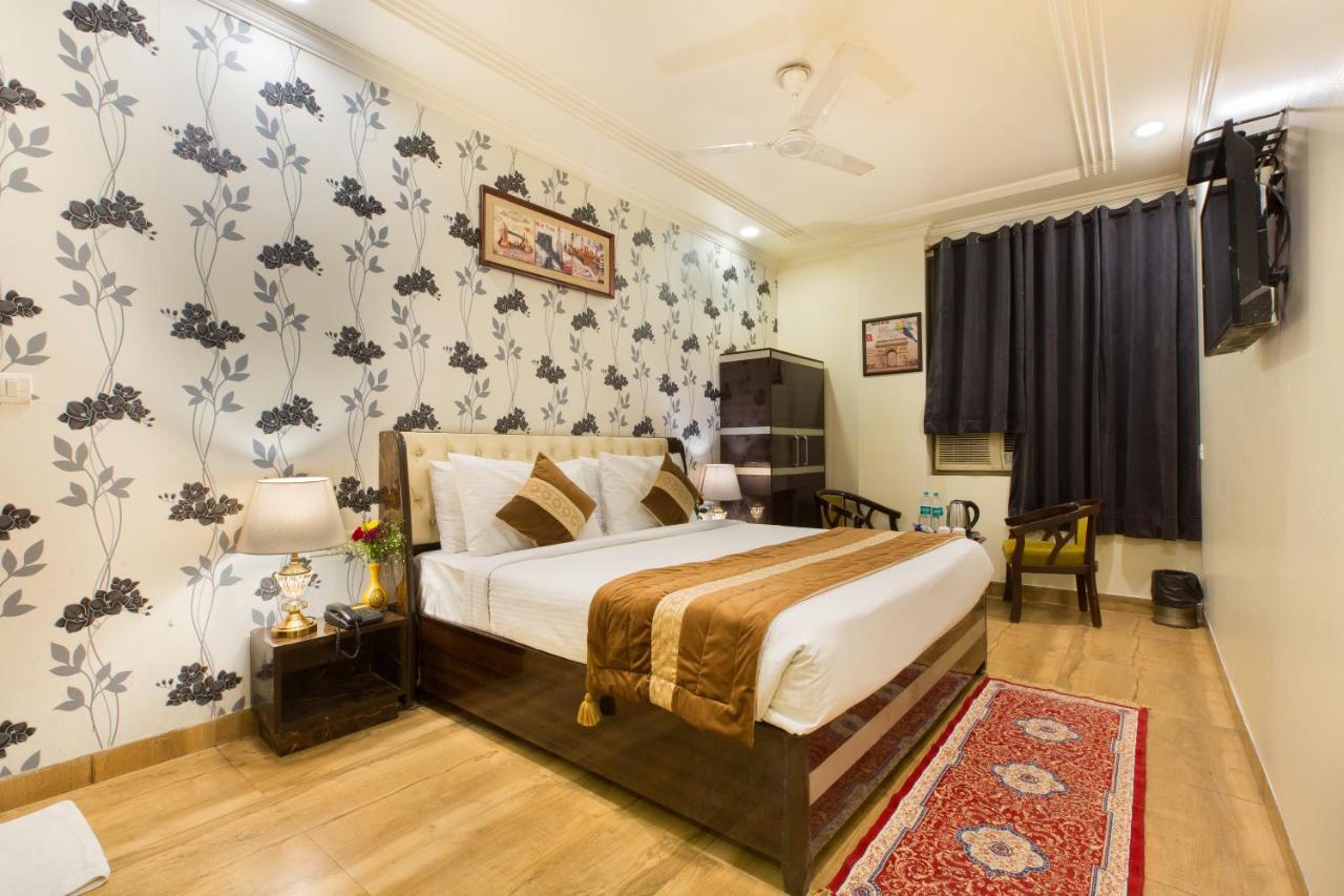 The Alpino Hotel New Delhi Exterior photo