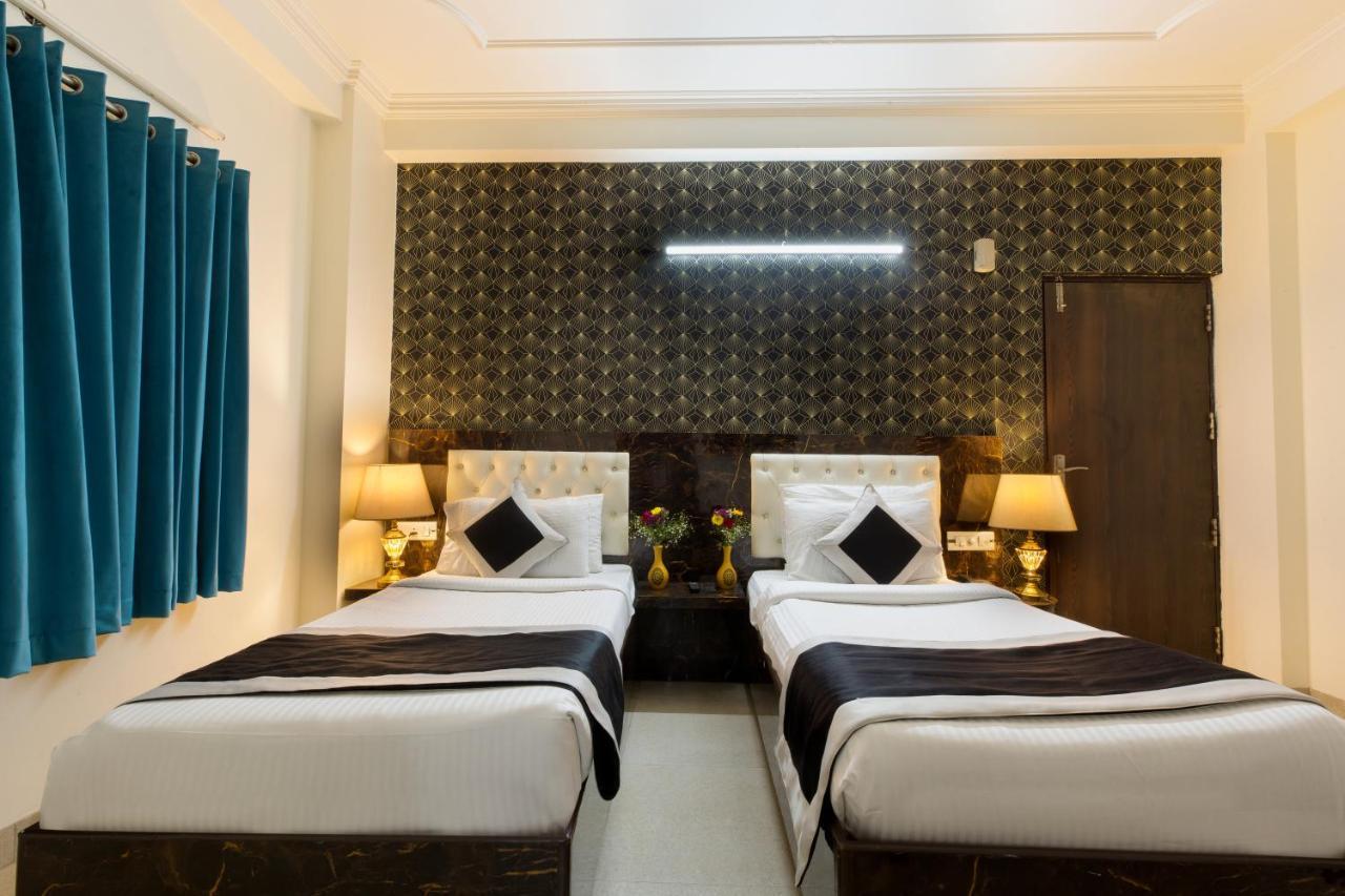 The Alpino Hotel New Delhi Exterior photo